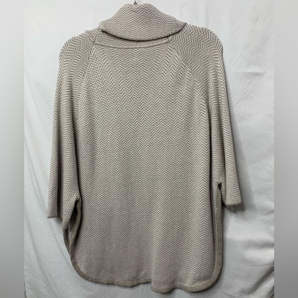 3/$30 Ann Taylor Loft Short Kimono Sleeve Cowl Neck Curved Hem Sweater Size M/L - Picture 4 of 11